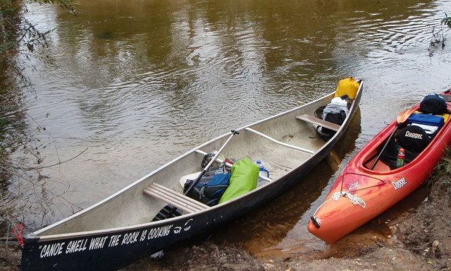 Του έπεσε το κινητό στο ποτάμι – Αυτό που ακολούθησε είναι αδιανόητο (pics)
