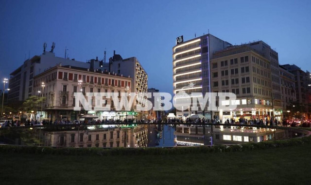 Εικόνες από τα παλιά στην Ομόνοια - Πόλος έλξης το εντυπωσιακό συντριβάνι