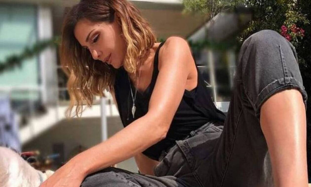 Δέσποινα Βανδή: Πήγε παραλία και πάθαμε... πλάκα με το κορμί της – Δείτε την με μαγιό (pics)