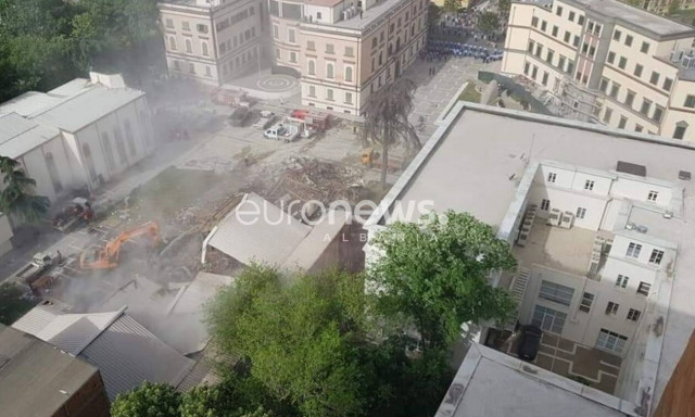 Αλβανία: Χάος στα Τίρανα με επεισόδια για την κατεδάφιση του Εθνικού Θεάτρου