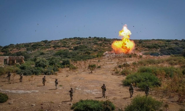 Εντυπωσιακή άσκηση από τα «βατράχια» του Πολεμικού Ναυτικού