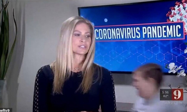 Απίθανο: Έλεγε τις ειδήσεις από το σπίτι και ξαφνικά «πάγωσαν» όλοι