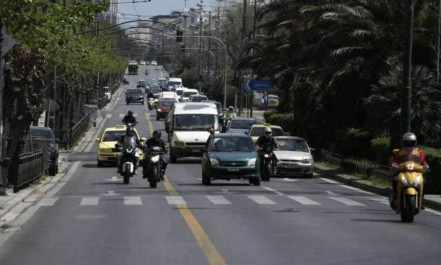 Νέα «σελίδα» από τη Δευτέρα: Τι αλλάζει σε μετακινήσεις, ποιες επιχειρήσεις ανοίγουν τις πόρτες τους