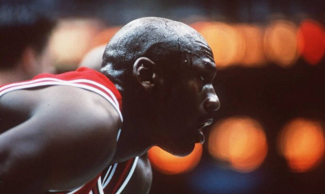 Απίστευτο! Δείτε πόσο πουλήθηκαν φορεμένα παπούτσια του Τζόρνταν