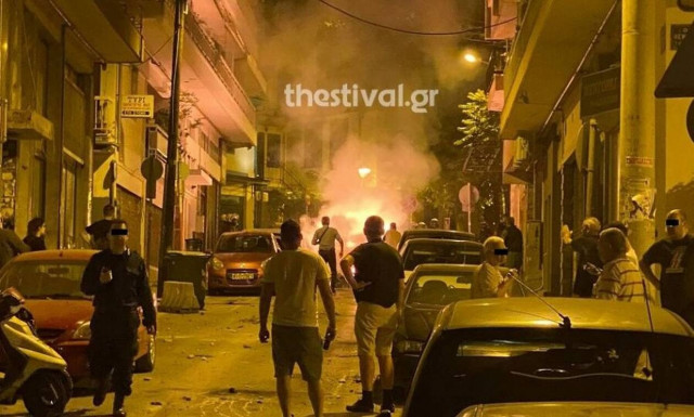 Θεσσαλονίκη: Επίθεση με μολότοφ σε διμοιρίες των ΜΑΤ από αντιεξουσιαστές (pics+vid)