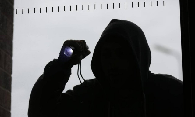 Απίστευτο: Μπήκε στο μουσείο για σέλφι, τώρα τον ψάχνει η Αστυνομία