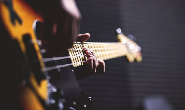 Θλίψη: Πέθανε σε ηλικία 55 ετών θρύλος της μουσικής (pics)