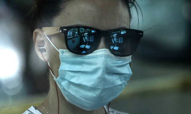 Κορονοϊός-Βίντεο ΣΟΚ: Δείτε πόσα σταγονίδια σάλιου μένουν στον αέρα κατά την ομιλία