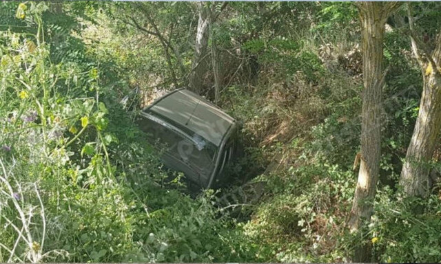 Ηλεία: «Άγιο» είχε οδηγός που έπεσε σε γκρεμό