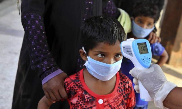 Κορονοϊός: «Βόμβα» επιδημιολόγων για τον ιό και το ρόλο των παιδιών