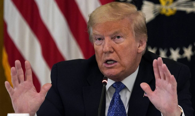 Ο Τραμπ υπερασπίζεται τη χρήση υδροξυχλωροκίνης: «Σου δίνει ένα επιπλέον επίπεδο ασφάλειας»