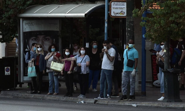 Κορονοϊός: Χαμόγελα συγκρατημένης αισιοδοξίας μετά από δύο εβδομάδες «κανονικότητας»