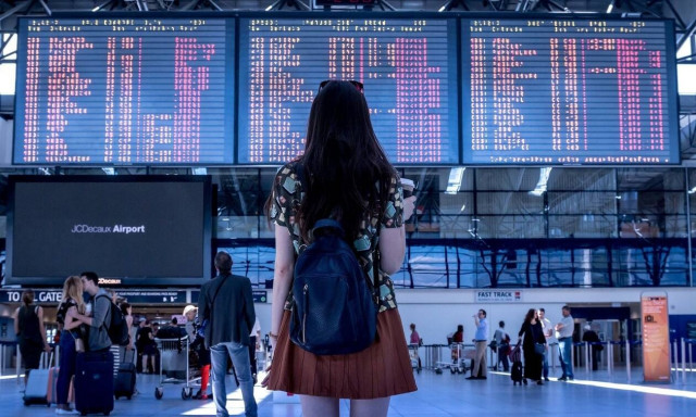 Κορονοϊός: Τουρίστες στην Ελλάδα μέσω «αερογέφυρας» - Τι αναφέρουν βρετανικά δημοσιεύματα