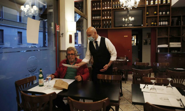 Κορονοϊός Ιταλία: Οι Ιταλοί εστιάτορες λένε «arrivederci» στους χάρτινους καταλόγου