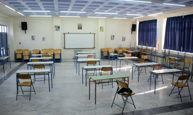 Δημοσκόπηση MRB: Το 66,8% των πολιτών διαφωνεί με το άνοιγμα των δημοτικών σχολείων