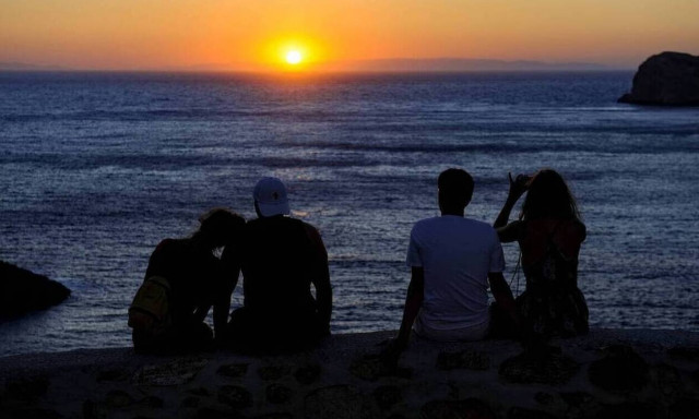 Daily Mail: «Παγώνουν» τα πλάνα των Βρετανών για διακοπές στην Ελλάδα