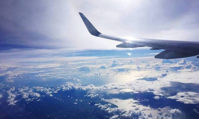 Πτήση θρίλερ: Δείτε πού κατάφερε να προσγειώσει το αεροπλάνο ο πιλότος (vid)