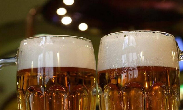 Κορονοϊός-Ισπανία: Ρομπότ σερβίρει μπύρα!