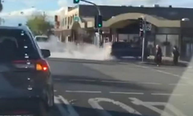 Αυστραλία: Αυτοκίνητο έπεσε σε μουσουλμανικό κατάστημα - Σκληρές εικόνες (video)