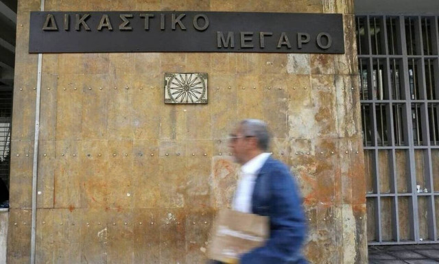 Θεσσαλονίκη: «Καμπάνα» στον 38χρονο που κυκλοφορούσε ημίγυμνος με καραμπίνα απειλώντας αστυνομικούς