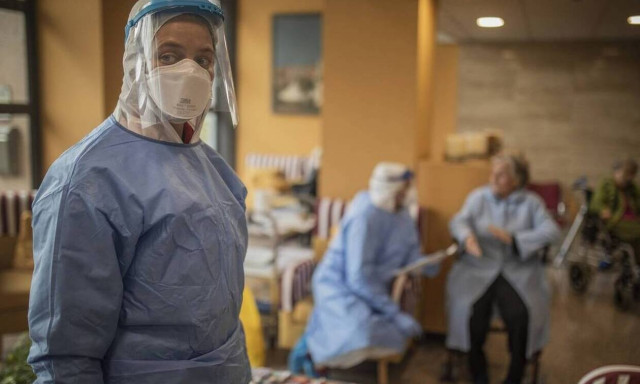 Προειδοποίηση του λοιμωξιολόγου Γώγου για τον τουρισμό: Τα νησιά να ετοιμάζονται για κρούσματα