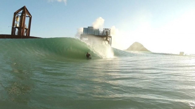 Surf Lakes, η μεγαλύτερη πισίνα στον κόσμο για σέρφινγκ