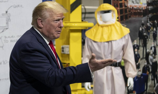 Κορονοϊός στις ΗΠΑ - Τραμπ: Μάσκα; Όχι μπροστά στις κάμερες (vid)