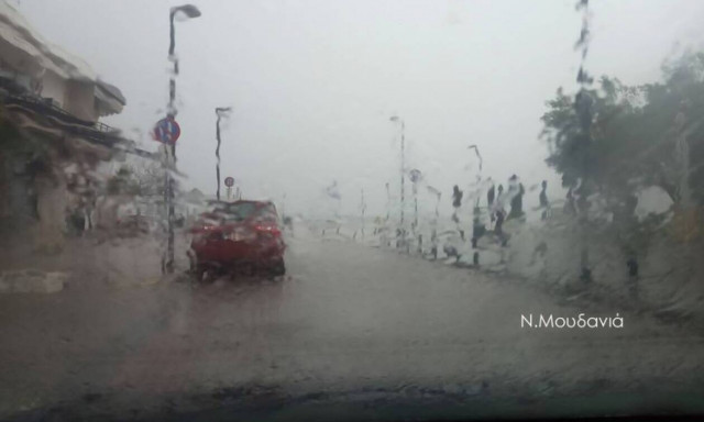 Σφοδρή κακοκαιρία έπληξε τη Βόρεια Ελλάδα - Πού θα «χτυπήσει» σήμερα Παρασκευή