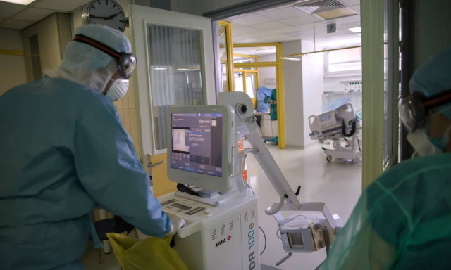 Κορονοϊός: Αυτοί είναι πιο ευάλωτοι στον φονικό ιό - Τι δείχνουν τα έως τώρα δεδομένα στην Ελλάδα