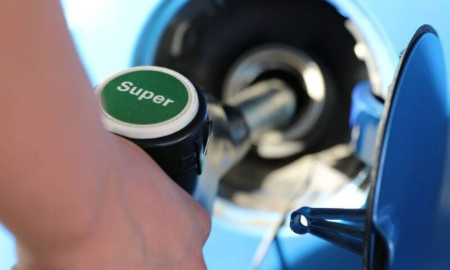 Το ήξερες; Γιατί το αυτοκίνητο καίει λιγότερη βενζίνη το καλοκαίρι