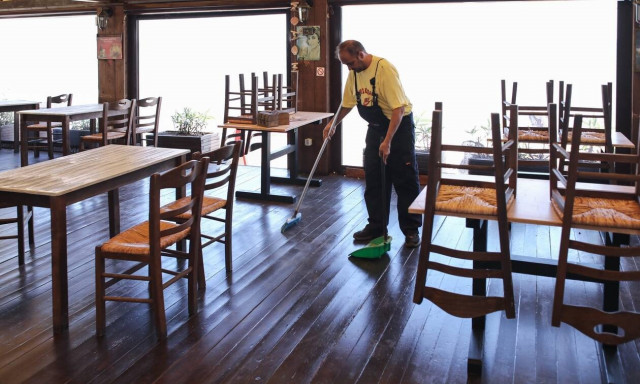 Ανοίγει αύριο η εστίαση: Αναλυτικές οδηγίες για το πώς πρέπει να λειτουργούν εστιατόρια και καφέ