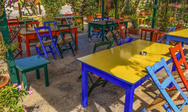 Πώς αλλάζει η ζωή μας από τη Δευτέρα: Τι θα ισχύσει σε εστίαση, πτήσεις και μετακινήσεις σε νησιά