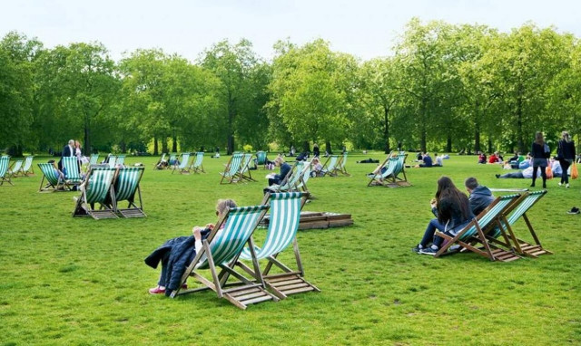 Κορονοϊός: Πήγε για ηλιοθεραπεία, αλλά πήγαν όλα στραβά - Δείτε τι έπαθε