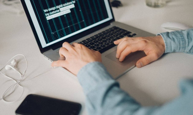 Έτσι θα αγοράσεις laptop και θα βγεις και κερδισμένος (με δώρο αξίας 129 Ευρώ)