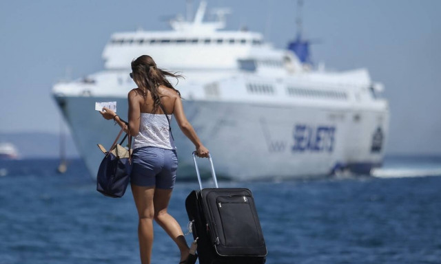 Άρση μέτρων: «Απελευθερώνονται» από σήμερα οι μετακινήσεις προς τα νησιά