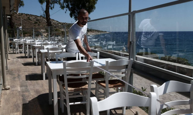 Ανοίγει σήμερα η εστίαση: Αναλυτικές οδηγίες για το πώς θα λειτουργήσουν καφέ και εστιατόρια