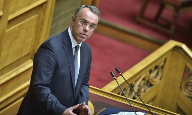 Σταϊκούρας: Δεν συζητάμε περικοπές μισθών και συντάξεων