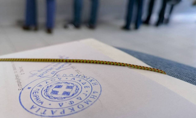 Πώς ο κορονοϊός δυσκολεύει τους φορολογικούς στόχους της ΑΑΔΕ