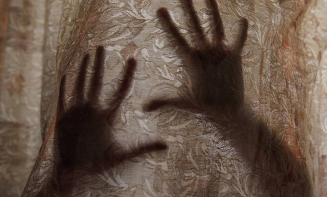 Ρόδος: «Με βίαζαν ο ένας μετά τον άλλον και μου έλεγαν ότι μου αξίζει»