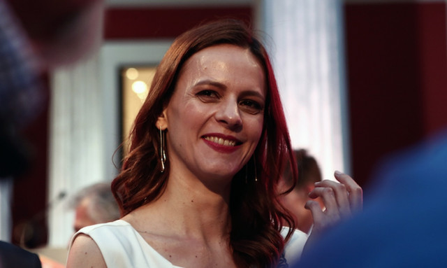 ΣΥΡΙΖΑ: Εντυπωσίασαν Νοτοπούλου και Αχτσιόγλου - Τράβηξαν τα φλας των φωτογράφων