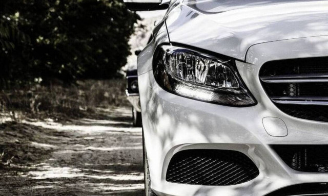 Πάρκαρε το αμάξι του για να πάει για μπάνιο - «Τα έχασε» όταν πήγε να το πάρει