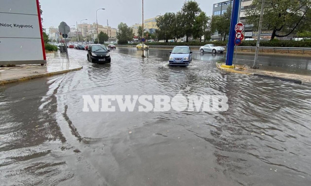 Καιρός: «Άνοιξαν οι ουρανοί» στην Αθήνα - Προβλήματα σε όλη την Ελλάδα
