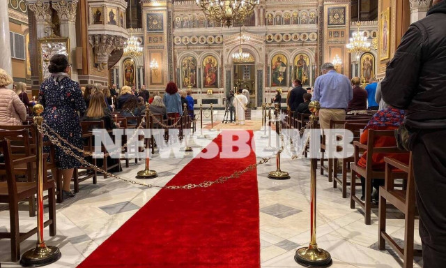 Με λαμπρότητα η Ανάσταση σε όλη την Ελλάδα – Πλήθος κόσμου στις λειτουργίες για το «Χριστός Ανέστη»