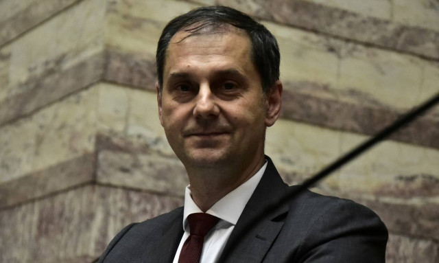 Θεοχάρης: «Τουρισμός για όλους» και εταιρικά voucher (vids)