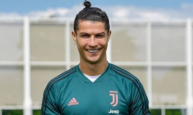Ο Κριστιάνο Ρονάλντο άλλαξε look και ζητά την έγκριση των θαυμαστών του! (pics)
