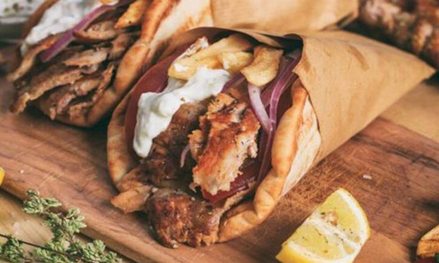 Τρομερή πατέντα για τις αποστάσεις σε σουβλατζίδικο στην Θεσσαλονίκη