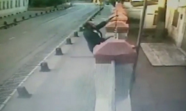 Κωνσταντινούπολη: Άγνωστος έριξε τον Σταυρό της Αρμενικής εκκλησίας