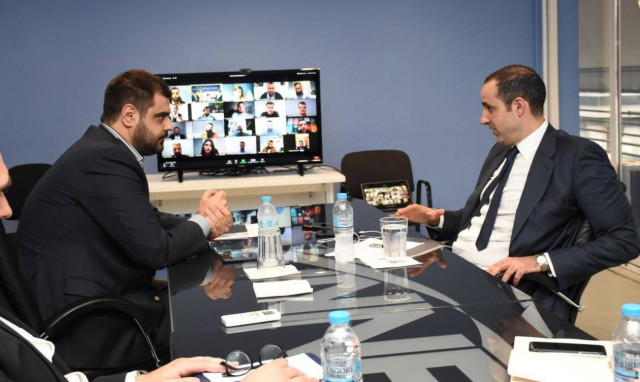 Ο Γρηγόρης Δημητριάδης με το Εκτελεστικό Γραφείο της ΟΝΝΕΔ