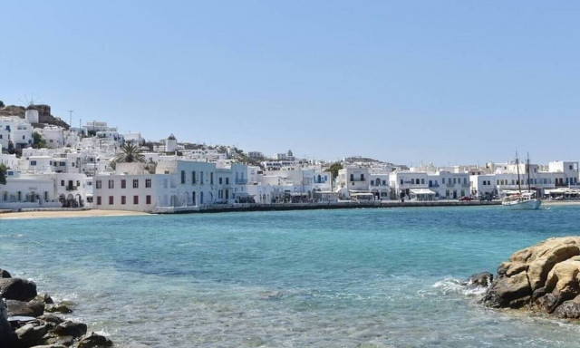 Μαχαιριές στη Μύκονο: Ένας στο τμήμα κι ένας στο κέντρο υγείας