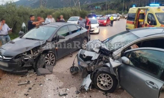 Σοβαρό τροχαίο στη Λαμία: Πέντε άτομα στο νοσοκομείο – Δύο παιδιά ανάμεσά τους (pics)
